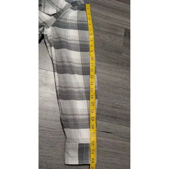 Alaskan Hardgear Men's Black White Gray Plaid Flannel Untucked Shirt Size Medium - Picture 6 of 7